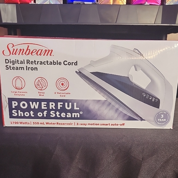 Sunbeam White and Black Steam Iron with Retractable Cord - Picture 4 of 4